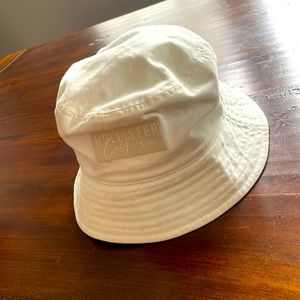 Hollister White bucket hat